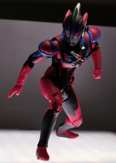 S.H.Figuarts 奥特银河格斗 新生代英雄 黑暗艾克斯奥特曼+黑暗哥莫拉装甲