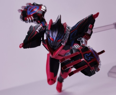 S.H.Figuarts 奥特银河格斗 新生代英雄 黑暗艾克斯奥特曼+黑暗哥莫拉装甲