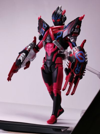 S.H.Figuarts 奥特银河格斗 新生代英雄 黑暗艾克斯奥特曼+黑暗哥莫拉装甲