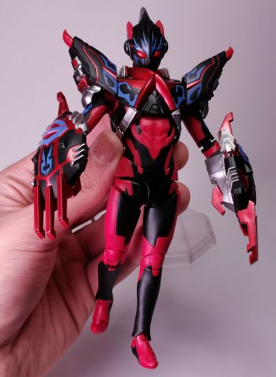 S.H.Figuarts 奥特银河格斗 新生代英雄 黑暗艾克斯奥特曼+黑暗哥莫拉装甲