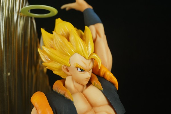 FiguartsZERO [超激战]  龙珠Z 复活！悟空与贝吉塔的合体  超级赛亚人悟吉塔