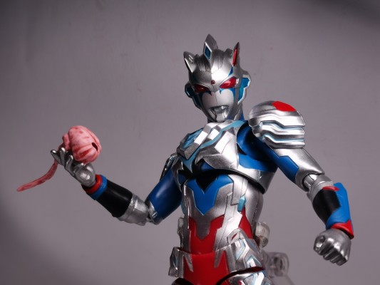 S.H.Figuarts  泽塔奥特曼 阿尔法装甲