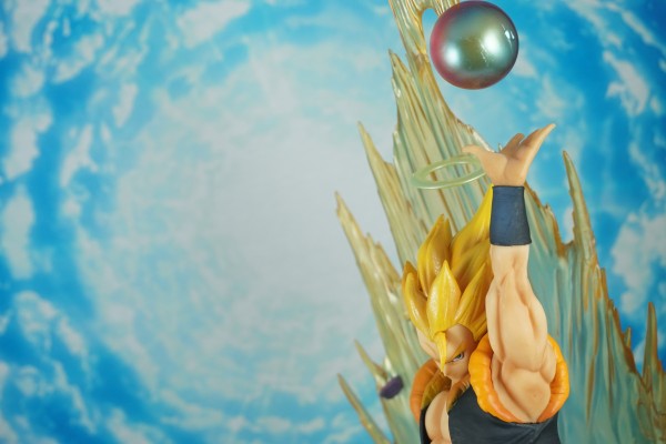 FiguartsZERO [超激战]  龙珠Z 复活！悟空与贝吉塔的合体  超级赛亚人悟吉塔