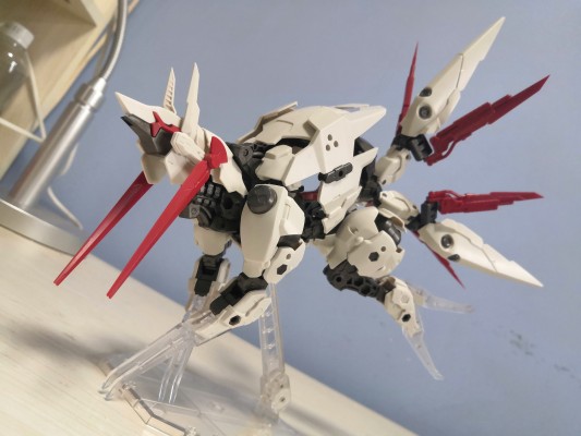 六角机牙 WEIRD TAILS