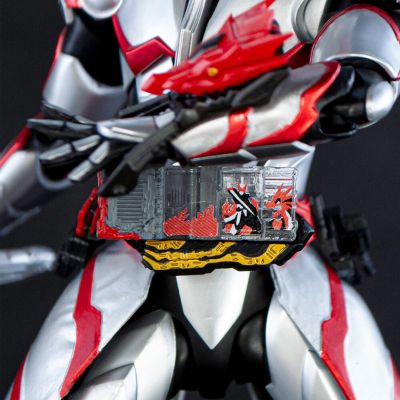 S.H.Figuarts   假面骑士圣刃 龙骑士