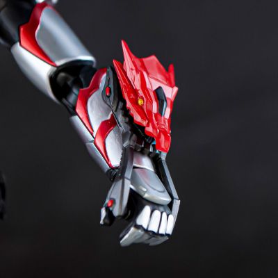 S.H.Figuarts   假面骑士圣刃 龙骑士