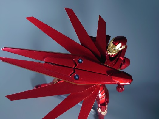 漫威宇宙  Variant Bringarts DESIGNED BY TETSUYA NOMURA 钢铁侠