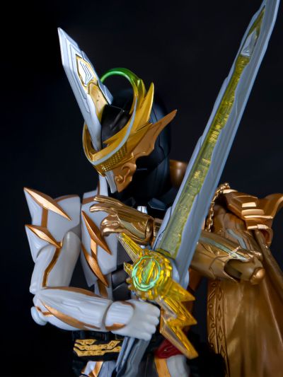 S.H.Figuarts   假面骑士刀剑 阿拉基那神灯