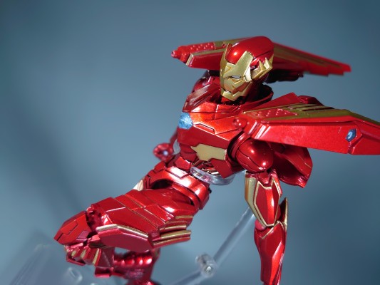 漫威宇宙  Variant Bringarts DESIGNED BY TETSUYA NOMURA 钢铁侠