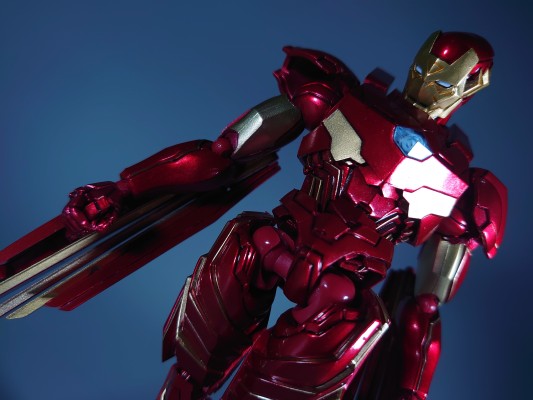 漫威宇宙  Variant Bringarts DESIGNED BY TETSUYA NOMURA 钢铁侠