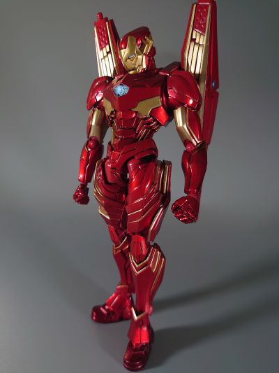 漫威宇宙  Variant Bringarts DESIGNED BY TETSUYA NOMURA 钢铁侠