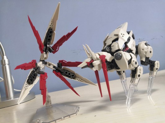 六角机牙 WEIRD TAILS