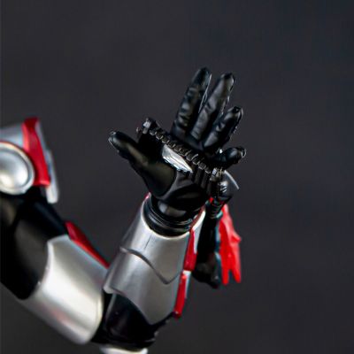 S.H.Figuarts   假面骑士圣刃 龙骑士