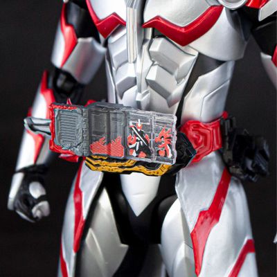 S.H.Figuarts   假面骑士圣刃 龙骑士