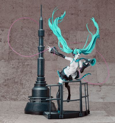良笑20周年纪念书籍 ー初音未来 恋爱即是战争 精制版 ー