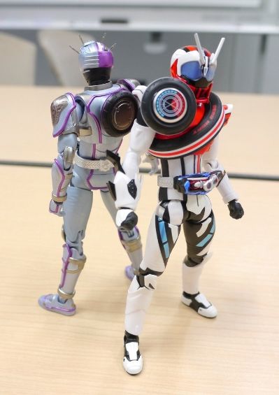 S.H.Figuarts  假面骑士追猎者