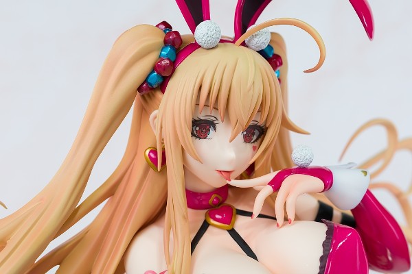 卡萝琳・尤莉 兔女郎