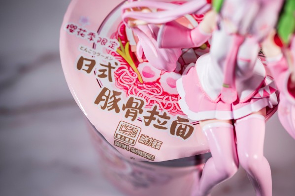 压泡面手办 VOCALOID 初音未来 樱花未来