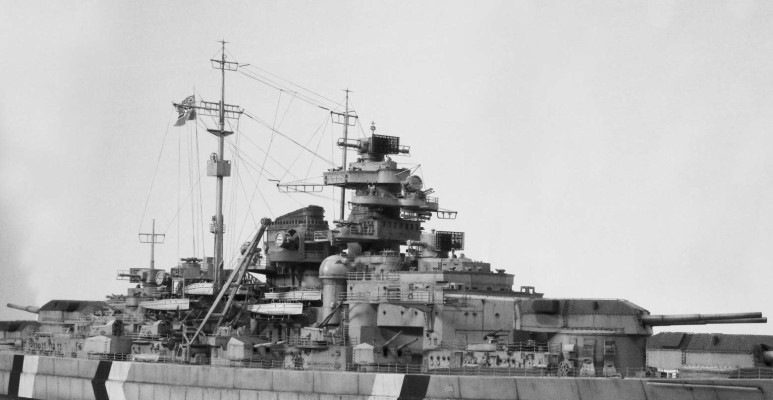 78013 1/350 德国海军 俾斯麦号战列舰