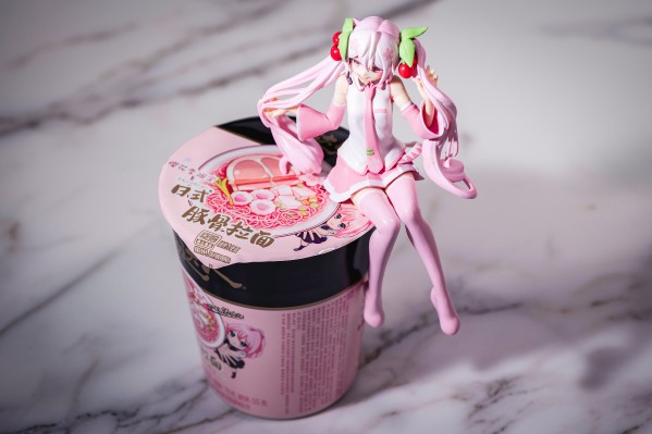 压泡面手办 VOCALOID 初音未来 樱花未来
