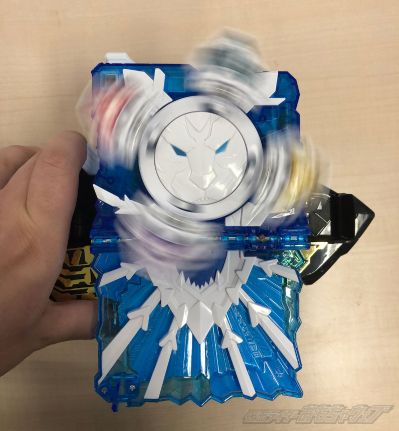 DX系列 假面骑士圣刃 银鬃冰兽战记 奇幻驱动书