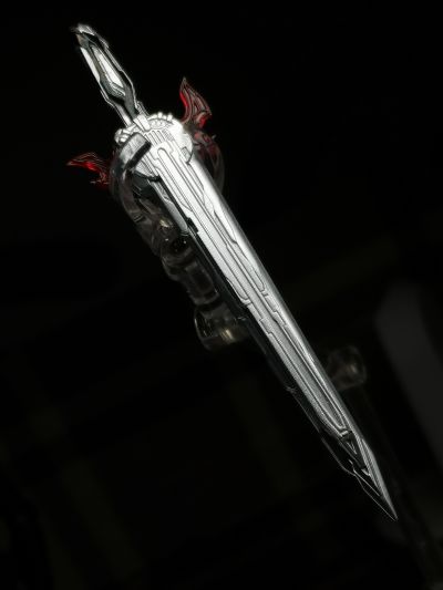 S.H.Figuarts 假面骑士圣刃 勇气之龙