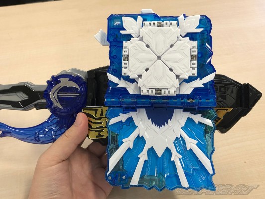 DX系列 假面骑士圣刃 银鬃冰兽战记 奇幻驱动书