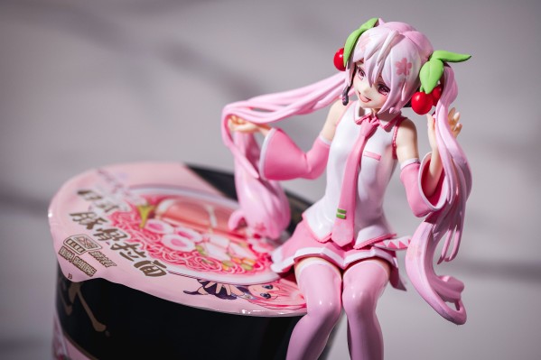 压泡面手办 VOCALOID 初音未来 樱花未来