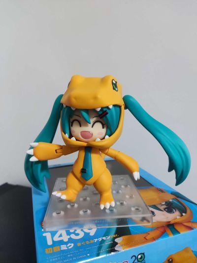 粘土人#1439  初音未来 数码宝贝20周年 亚古兽布偶装