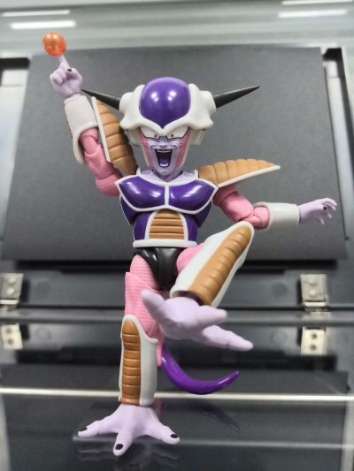 S.H.Figuarts  弗利萨 第一形态 ＆ 弗利萨飞船