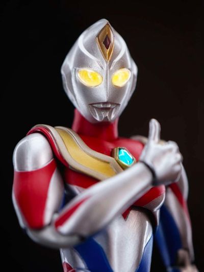 ULTRA-ACT 戴拿奥特曼 戴拿奥特曼  闪亮型