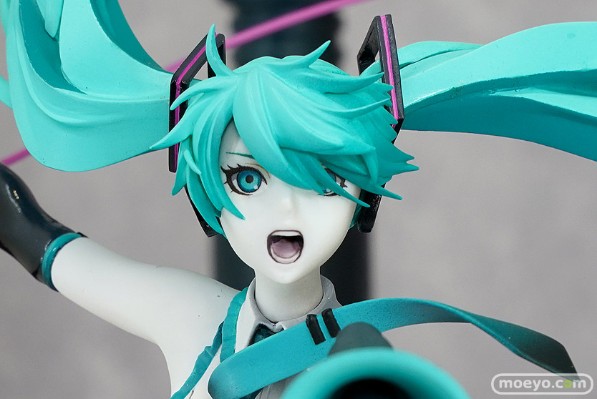 良笑20周年纪念书籍 ー初音未来 恋爱即是战争 精制版 ー