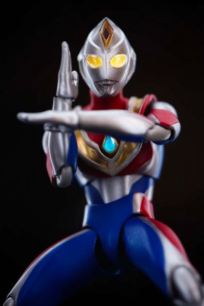 ULTRA-ACT 戴拿奥特曼 戴拿奥特曼  闪亮型