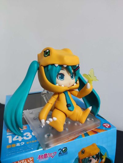 粘土人#1439  初音未来 数码宝贝20周年 亚古兽布偶装