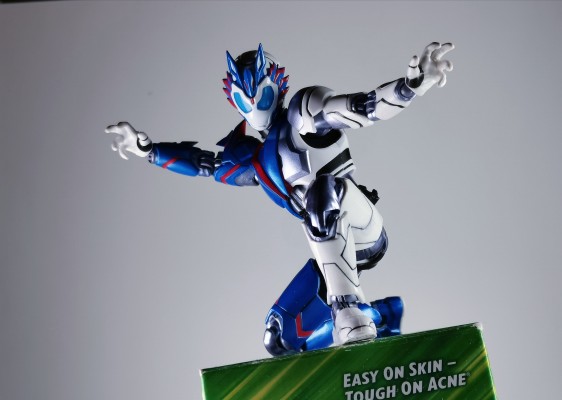 S.H.Figuarts 假面骑士：零一 假面骑士巴尔坎 射击之狼