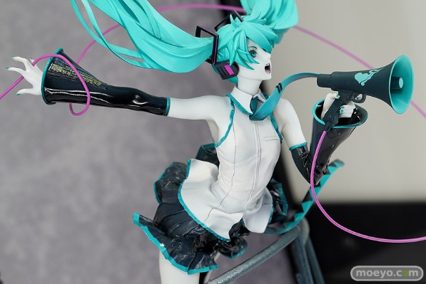 良笑20周年纪念书籍 ー初音未来 恋爱即是战争 精制版 ー