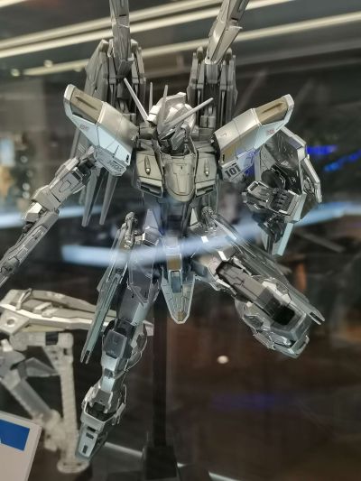 MG 高达基地限定 机动战士高达SEED  自由高达 2.0版 [银色涂装]