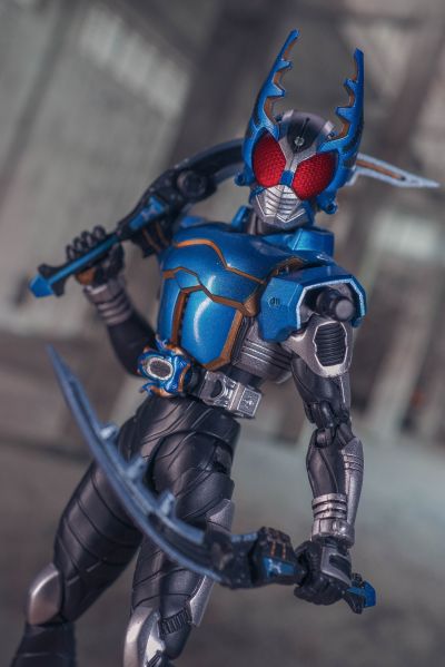 S.H.Figuarts(真骨雕制法)  假面骑士钢斗王 骑士形态