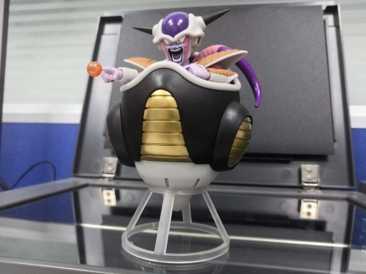 S.H.Figuarts  弗利萨 第一形态 ＆ 弗利萨飞船