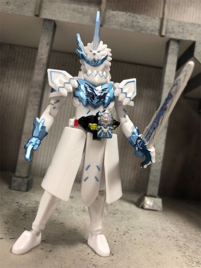 装动 假面骑圣刃 第九册