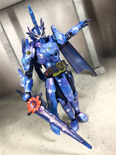 装动 假面骑圣刃 第九册