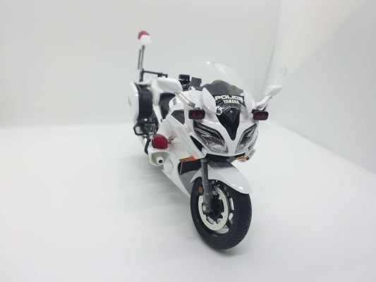 1/12 完成品摩托 YAMAHA FJR1300P 白色涂装 (警视厅)