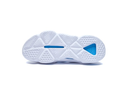 哆啦A梦 x 匹克态极洞洞鞋