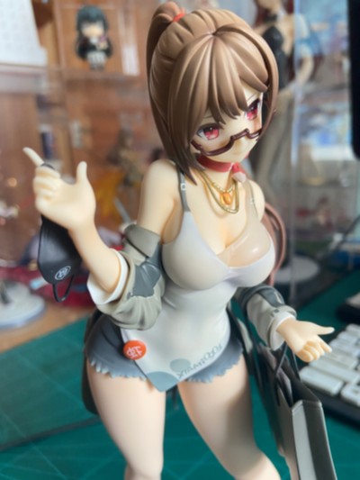 虾米大模王 虾米四周年纪念手办「初次见面」灰调ver.