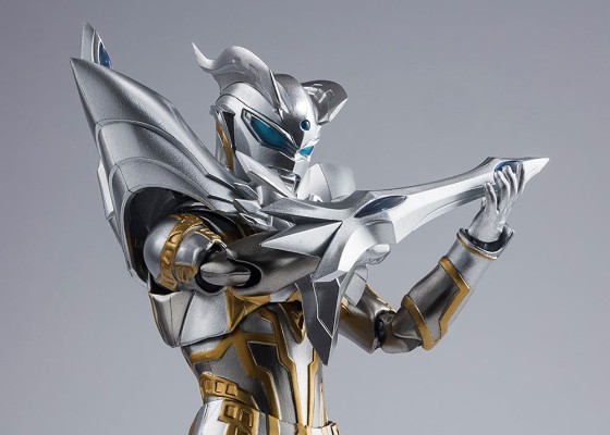 S.H.Figuarts  终极赛罗闪耀型