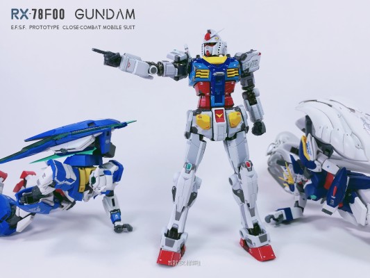 MG 1/100 机动战士高达00 先驱者的觉醒 GNT-0000 00 Qan[T] （00量子型） 