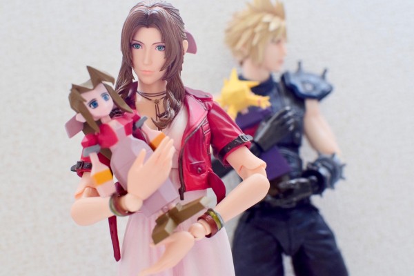 PlayArts改 最终幻想VII 重制版 爱丽丝·盖恩斯巴勒