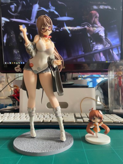 虾米大模王 虾米四周年纪念手办「初次见面」灰调ver.