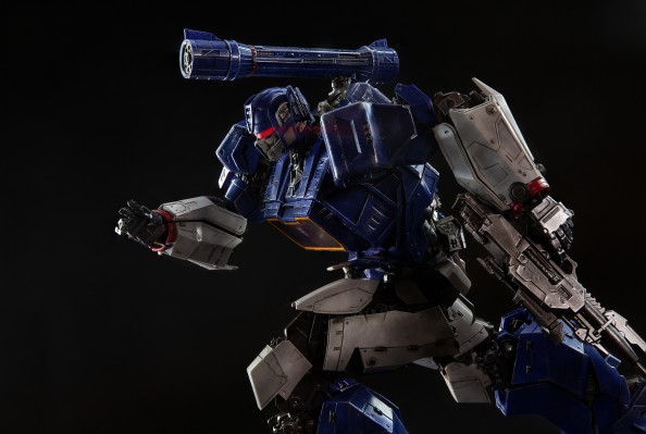 3Z0160 DLX 变形金刚外传 大黄蜂 声波＆机器狗