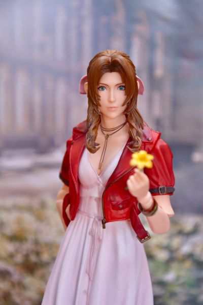 PlayArts改 最终幻想VII 重制版 爱丽丝·盖恩斯巴勒